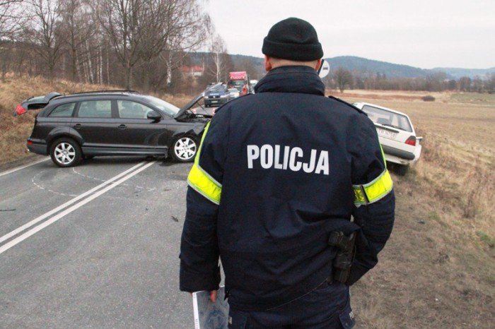 zderzenie-audi-i-golfa-jedna-osoba-w-szpitalu-foto-50858
