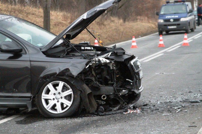 zderzenie-audi-i-golfa-jedna-osoba-w-szpitalu-foto-50858
