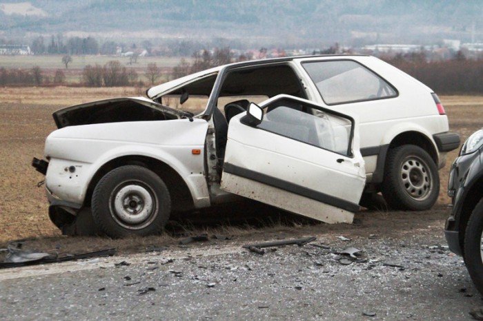zderzenie-audi-i-golfa-jedna-osoba-w-szpitalu-foto-50858