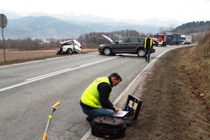 zderzenie-audi-i-golfa-jedna-osoba-w-szpitalu-foto-50858