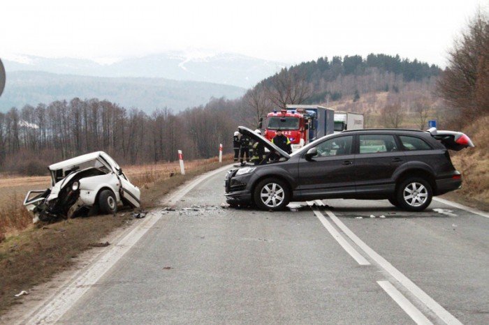zderzenie-audi-i-golfa-jedna-osoba-w-szpitalu-foto-50858