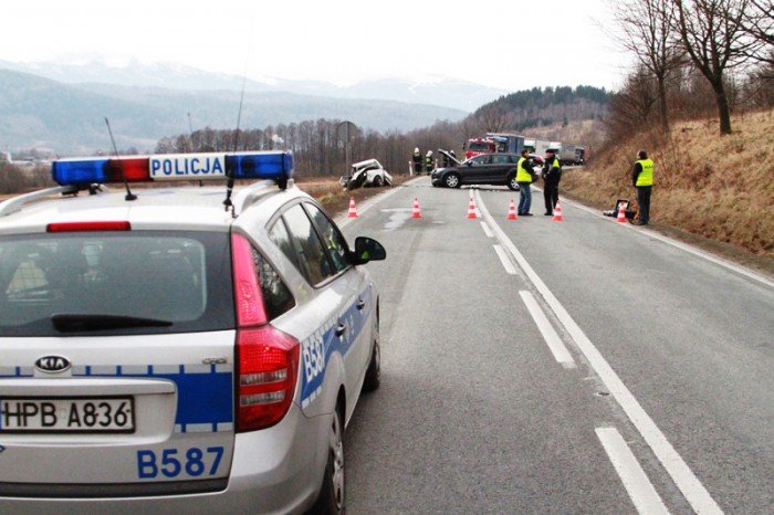 zderzenie-audi-i-golfa-jedna-osoba-w-szpitalu-foto-50858