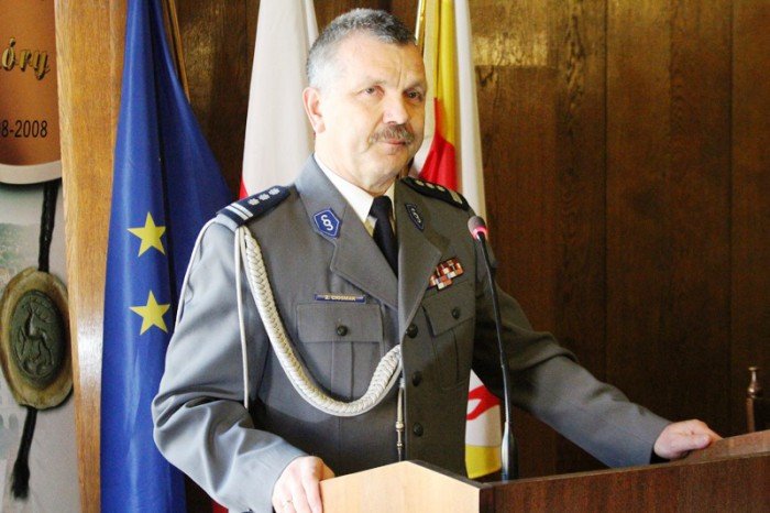 kwiaty-w-podziece-za-suzbe-na-rzecz-bezpieczenstwa-50877