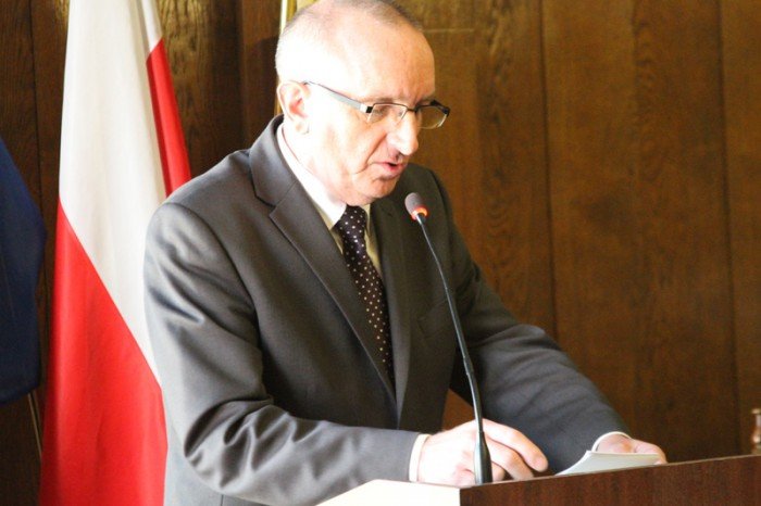 awantura-o-likwidacje-szko-w-ktorych-nie-uczono-foto-50887
