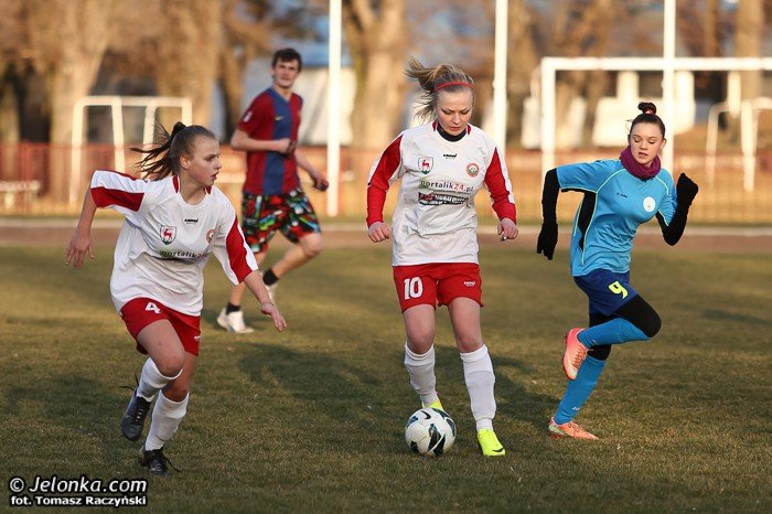 lekcja-futbolu-dla-orliczek-foto-50895