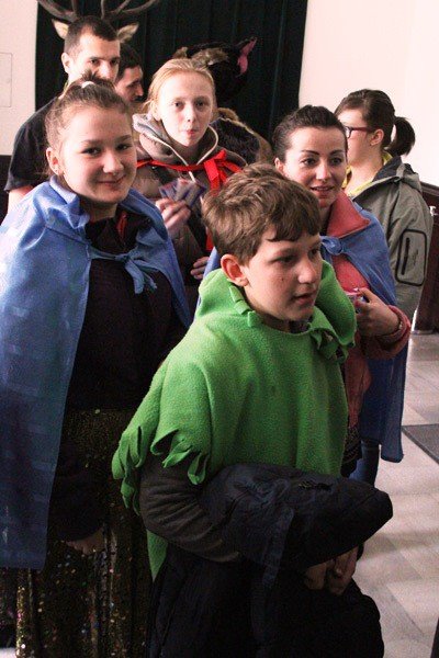 poswiecili-swoje-ferie-zimowe-na-rzecz-ubogich-dzieci-foto-50940