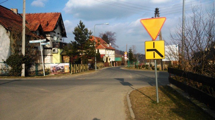 potrzebne-lustra-na-niebezpiecznym-skrzyzowaniu-foto-51007