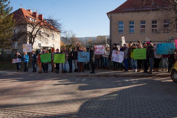 licealisci-z-kowar-maja-haka-na-raka-foto-51023