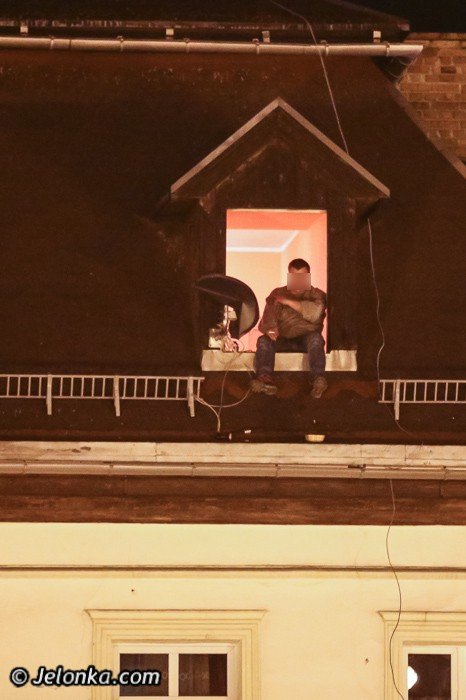 desperat-na-placu-piastowskim-grozi-ze-sie-zabije-foto-51040
