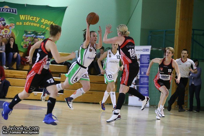koszykarki-walczyy-ale-nie-day-rady-foto-51047