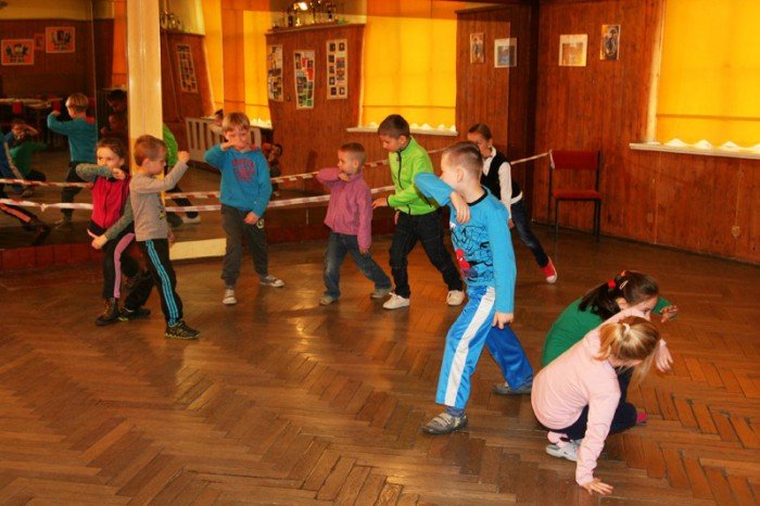 trening-i-zabawa-na-magicznych-zajeciach-w-mdk-foto-51070