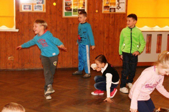 trening-i-zabawa-na-magicznych-zajeciach-w-mdk-foto-51070