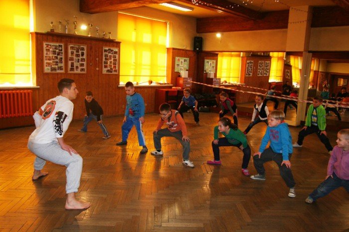 trening-i-zabawa-na-magicznych-zajeciach-w-mdk-foto-51070