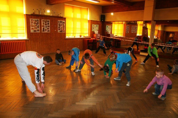 trening-i-zabawa-na-magicznych-zajeciach-w-mdk-foto-51070