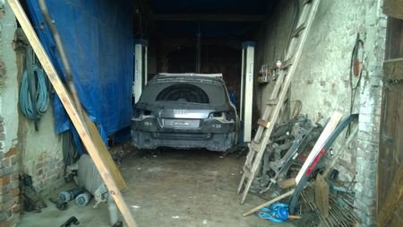 rozbiera-w-dziupli-kradzione-auta-foto-51133