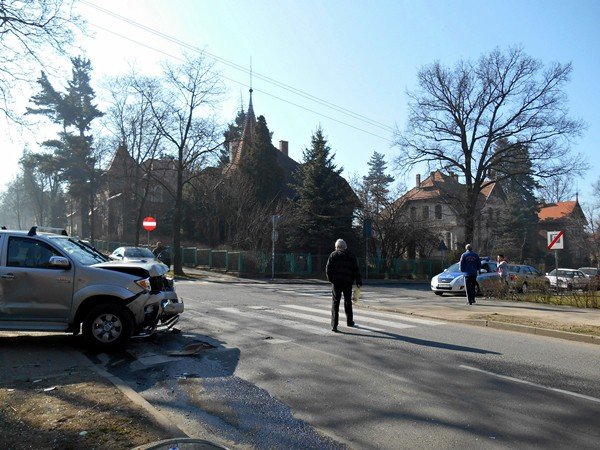 zderzenie-na-niebezpiecznym-skrzyzowaniu-foto-51234