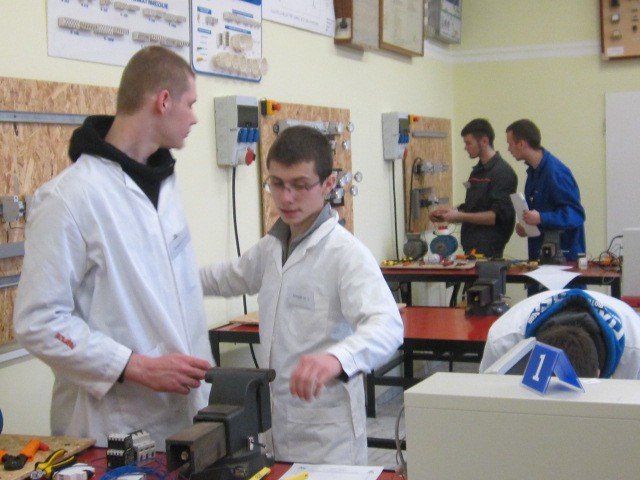 najlepsi-uczniowie-w-zawodzie-sa-w-piechowicach-foto-51312