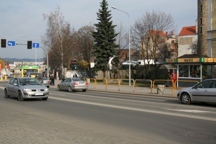 skwerek-na-podwalu-z-jeleniem-foto-51379