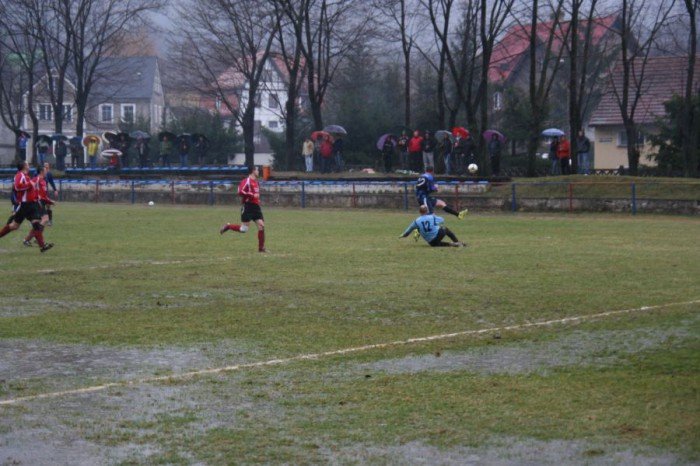 pogrom-w-meczu-na-wodzie-foto-51402