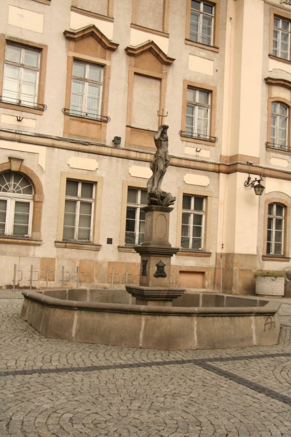 fontanna-w-rynku-do-kosztownego-remontu-51459