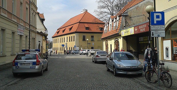 czytelnik-policyjne-auto-parkowao-na-zakazie-foto-51628