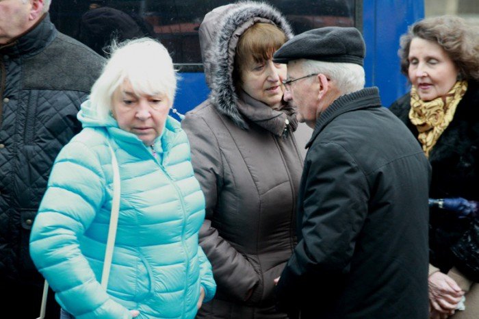 zozono-kwiaty-pod-tablica-upamietniajaca-jerzego-szmajdzinskiego-foto-51660