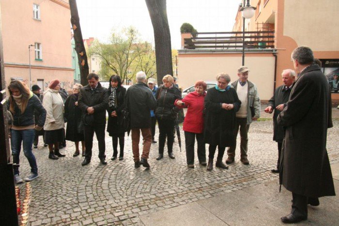 msza-i-znicze-w-intencji-ofiar-katastrofy-smolenskiej-foto-51667