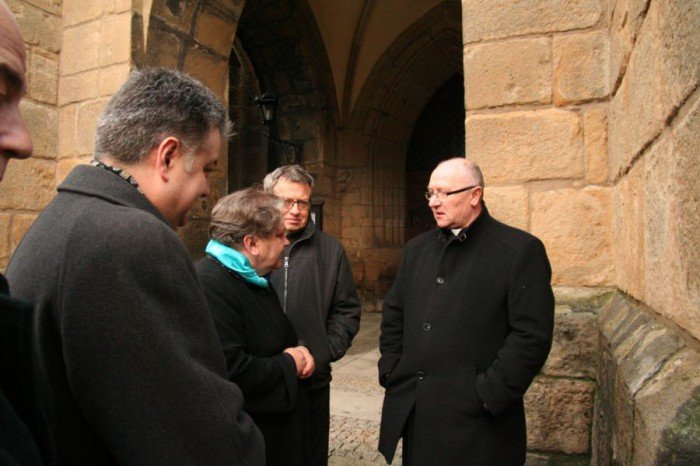 msza-i-znicze-w-intencji-ofiar-katastrofy-smolenskiej-foto-51667