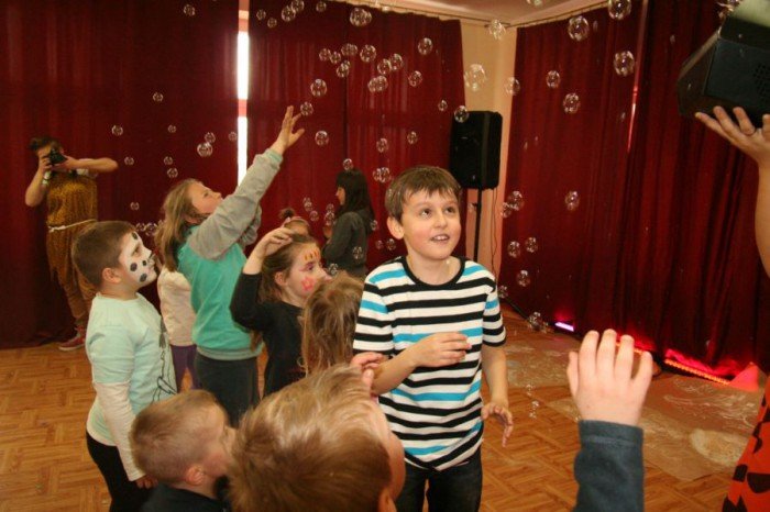 jaskiniowcy-odwiedzili-przystan-tworcza-foto-51704