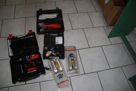 ona-krada-on-uprawia-konopie-indyjskie-foto-51751