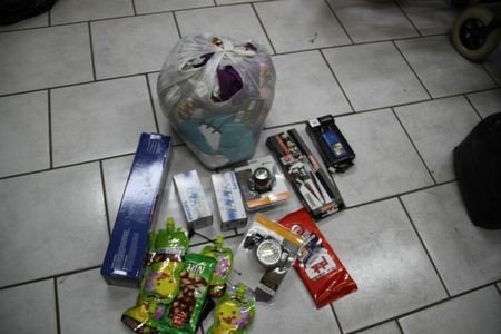 ona-krada-on-uprawia-konopie-indyjskie-foto-51751