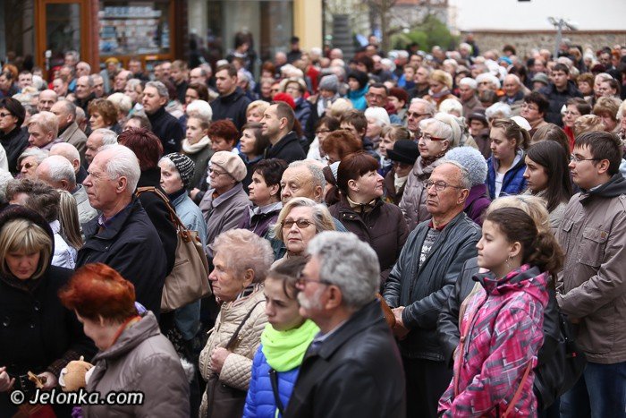 droga-krzyzowa-przesza-ulicami-jeleniej-gory-foto-51789
