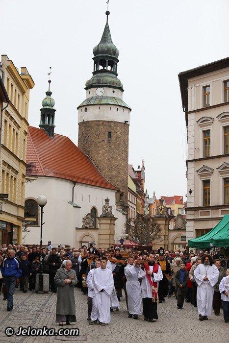 droga-krzyzowa-przesza-ulicami-jeleniej-gory-foto-51789