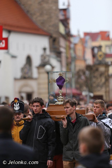 droga-krzyzowa-przesza-ulicami-jeleniej-gory-foto-51789
