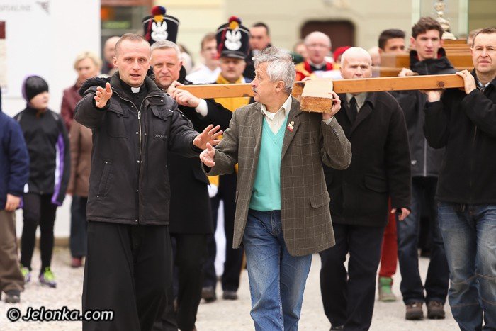 droga-krzyzowa-przesza-ulicami-jeleniej-gory-foto-51789