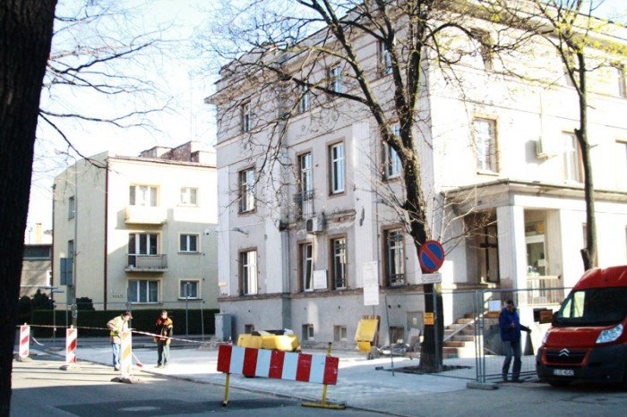 parking-elewacja-i-radiowoz-dla-strazy-miejskiej-foto-51819