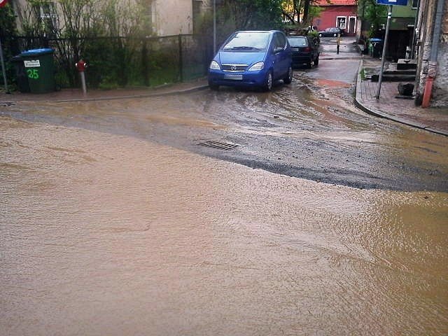 karkonoska-po-deszczu-zamienia-sie-w-rzeke-foto-51870