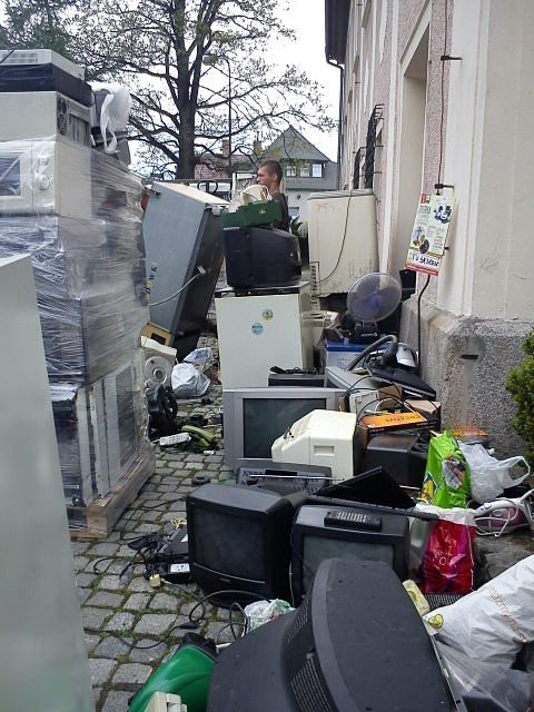 przyniesli-elektrosmieci-pomoga-potrzebujacym-foto-51889