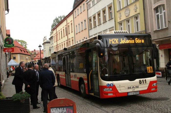 defilada-nowych-autobusow-na-placu-ratuszowym-foto-51977