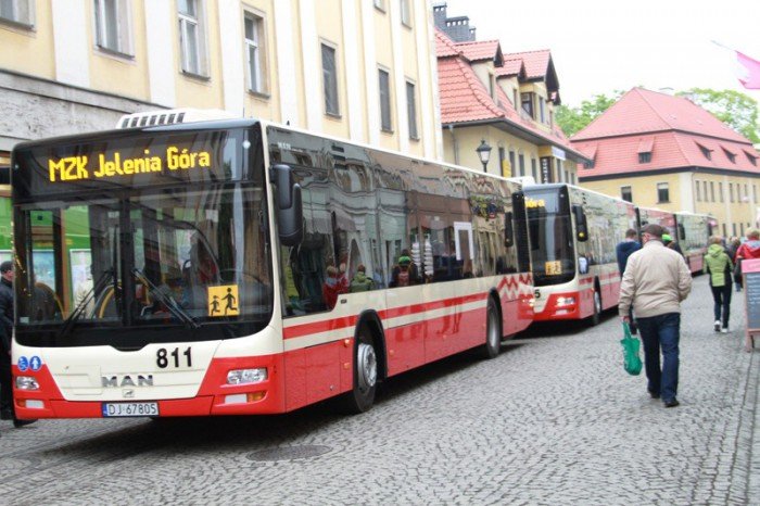 defilada-nowych-autobusow-na-placu-ratuszowym-foto-51977