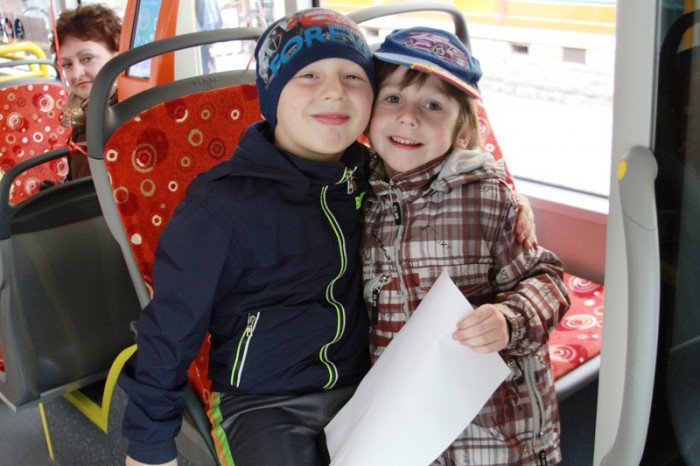 defilada-nowych-autobusow-na-placu-ratuszowym-foto-51977