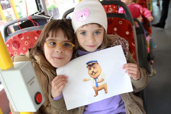 defilada-nowych-autobusow-na-placu-ratuszowym-foto-51977