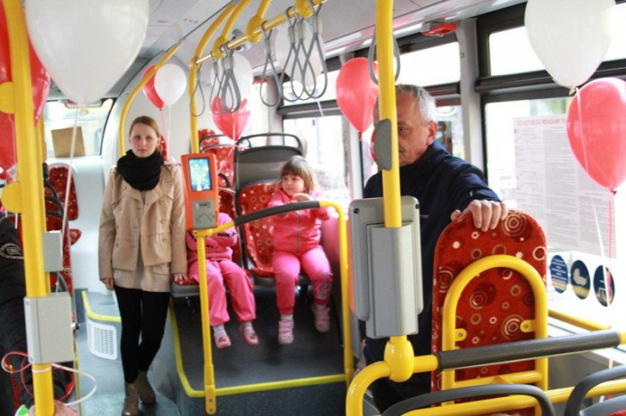 defilada-nowych-autobusow-na-placu-ratuszowym-foto-51977