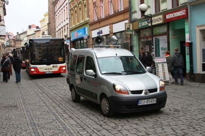 defilada-nowych-autobusow-na-placu-ratuszowym-foto-51977
