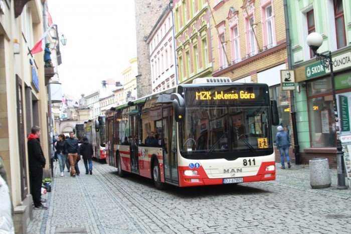 defilada-nowych-autobusow-na-placu-ratuszowym-foto-51977