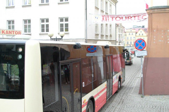 defilada-nowych-autobusow-na-placu-ratuszowym-foto-51977