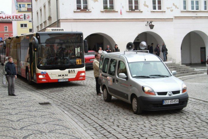 defilada-nowych-autobusow-na-placu-ratuszowym-foto-51977