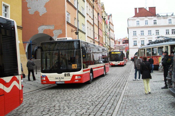 defilada-nowych-autobusow-na-placu-ratuszowym-foto-51977