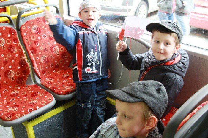 defilada-nowych-autobusow-na-placu-ratuszowym-foto-51977