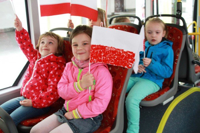 defilada-nowych-autobusow-na-placu-ratuszowym-foto-51977
